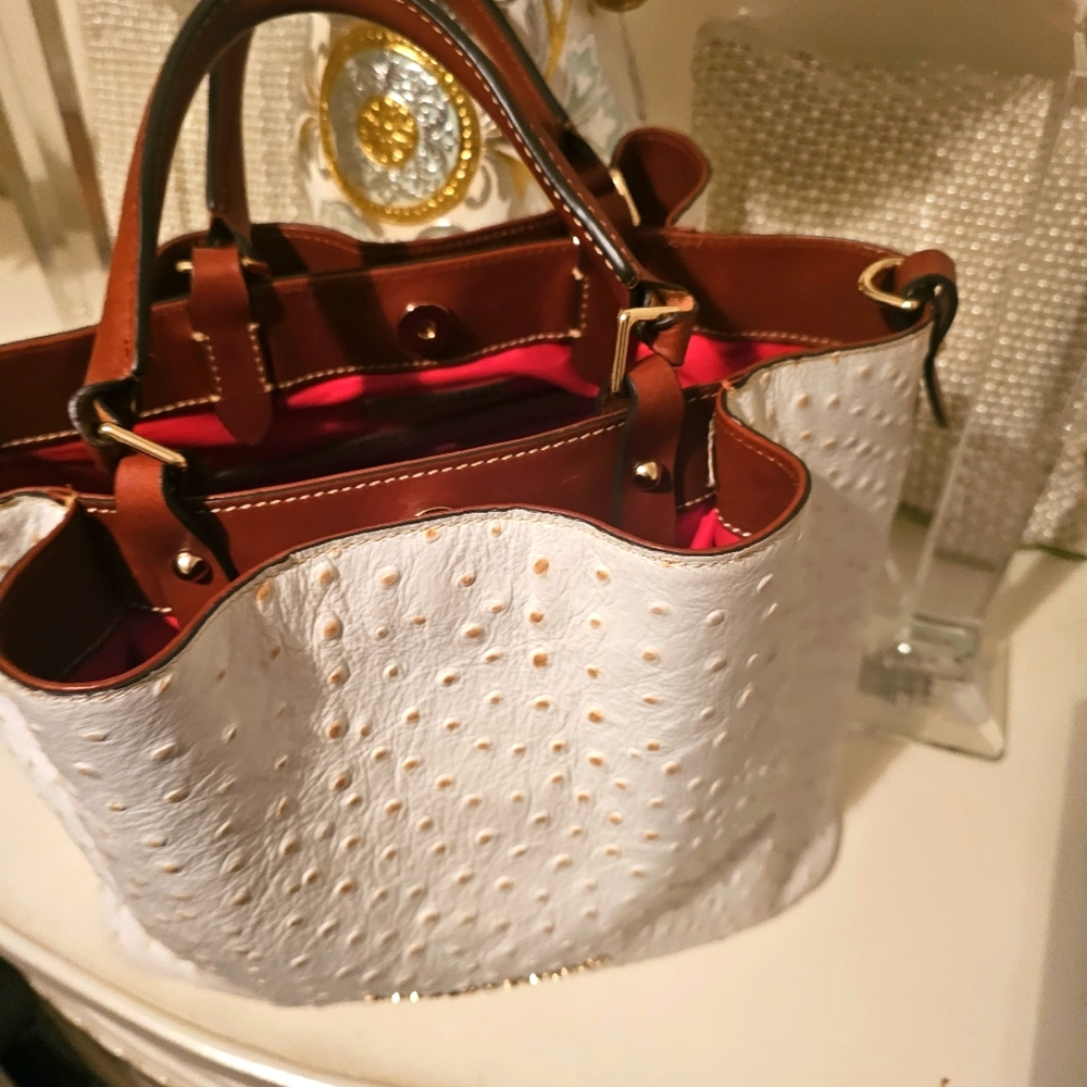 SOLD!!!!!! 🤎🤍Dooney & Bourke🤎🤍